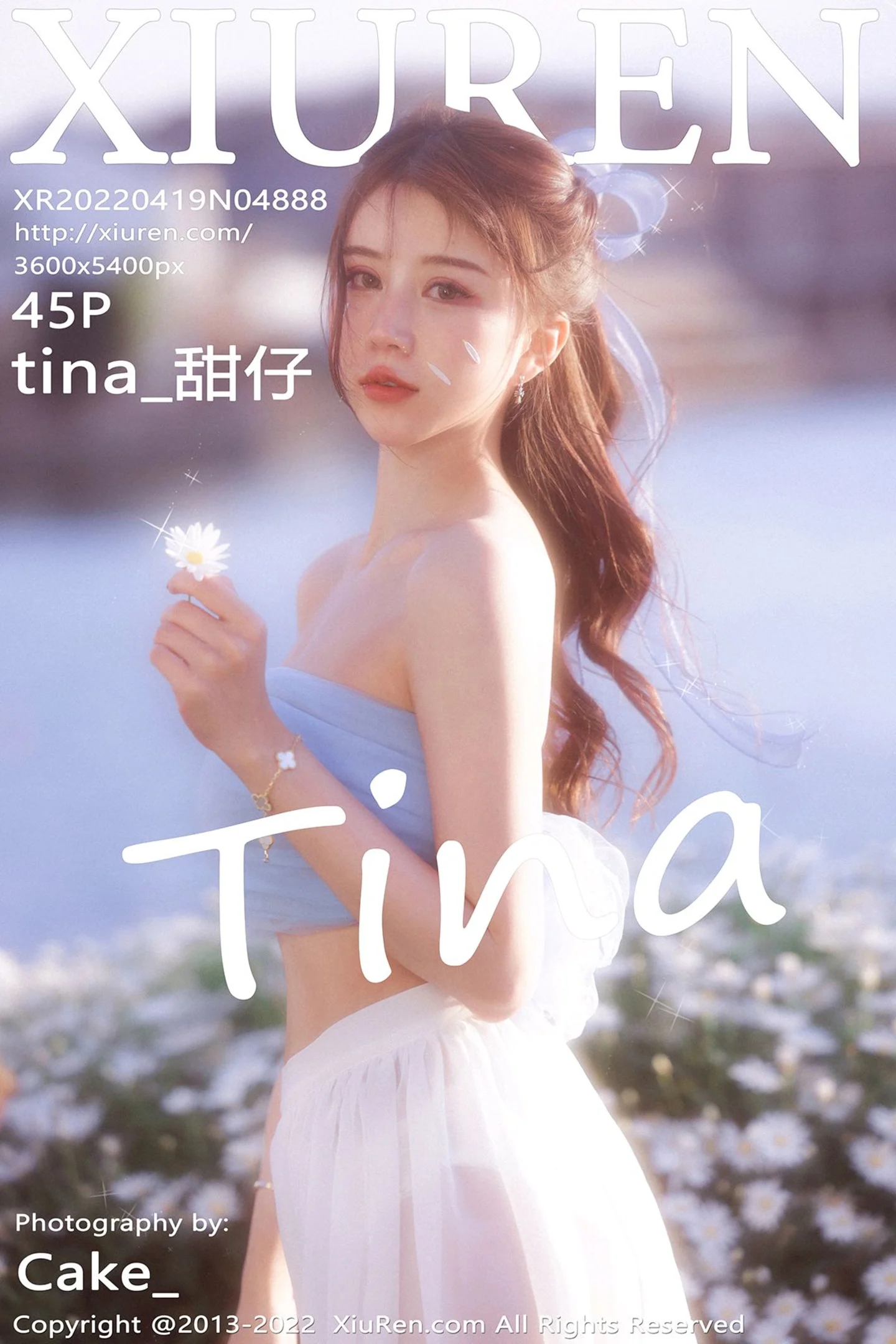 [XiuRen秀人网]VOL.4888 模特tina 甜仔大理旅拍户外蓝色服饰配白长裙秀凹凸身材诱惑写真45P-秀人网官方网站